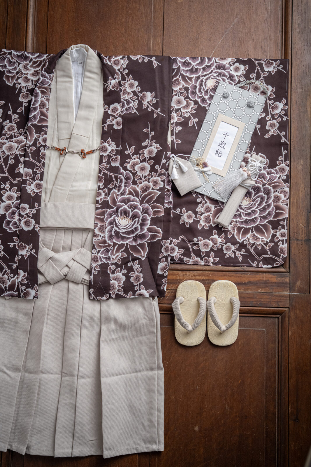 ブラウンxフラワーA・男の子・5歳・羽織袴 105–120cm（studio ate 七五三衣装）
