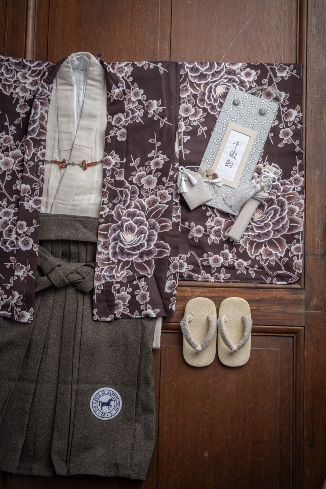 ブラウンxフラワーB・男の子・5歳・羽織袴 105–120cm（studio ate 七五三衣装）