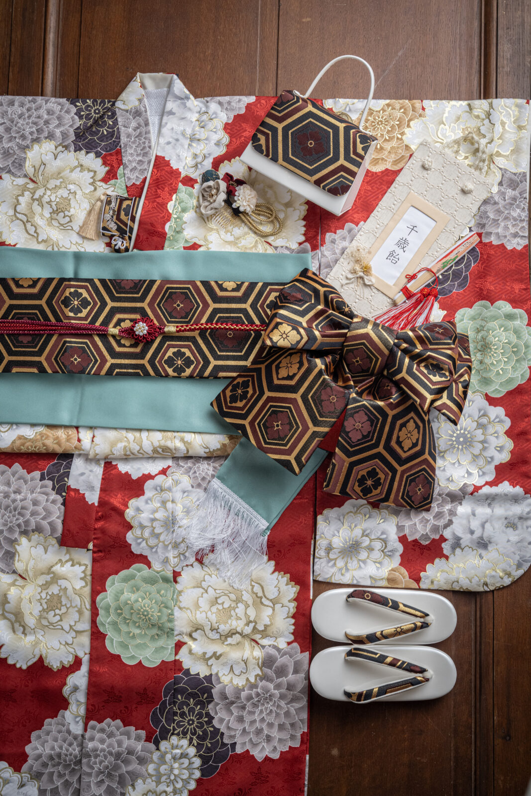 7歳 女児 赤色 古典柄 115–130cm（studio ate 七五三衣装）