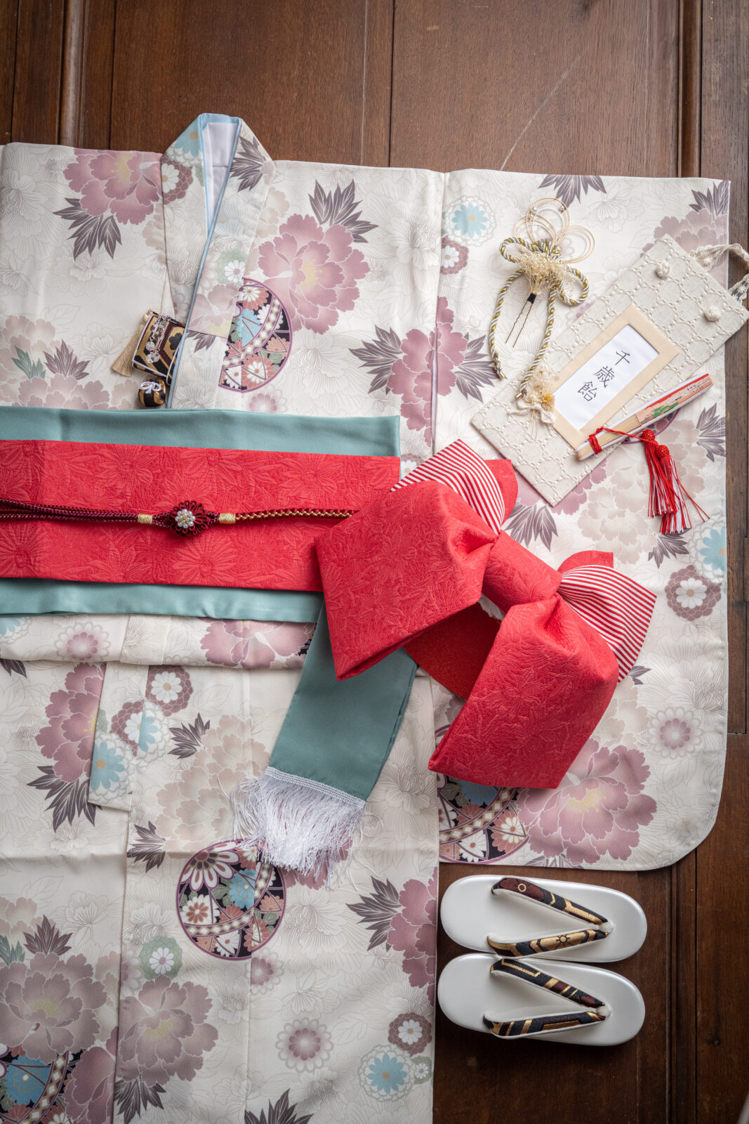 7歳 女児 白ピンク色 古典柄 115–130cm（studio ate 七五三衣装）