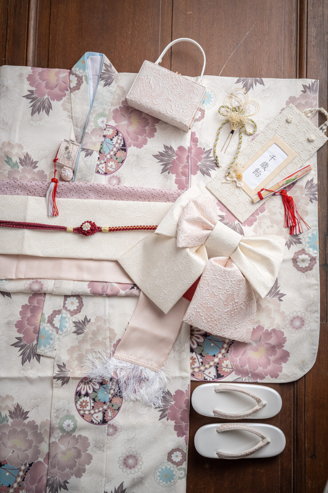 7歳 女児 白ピンク色 古典柄 115–130cm（studio ate 七五三衣装）