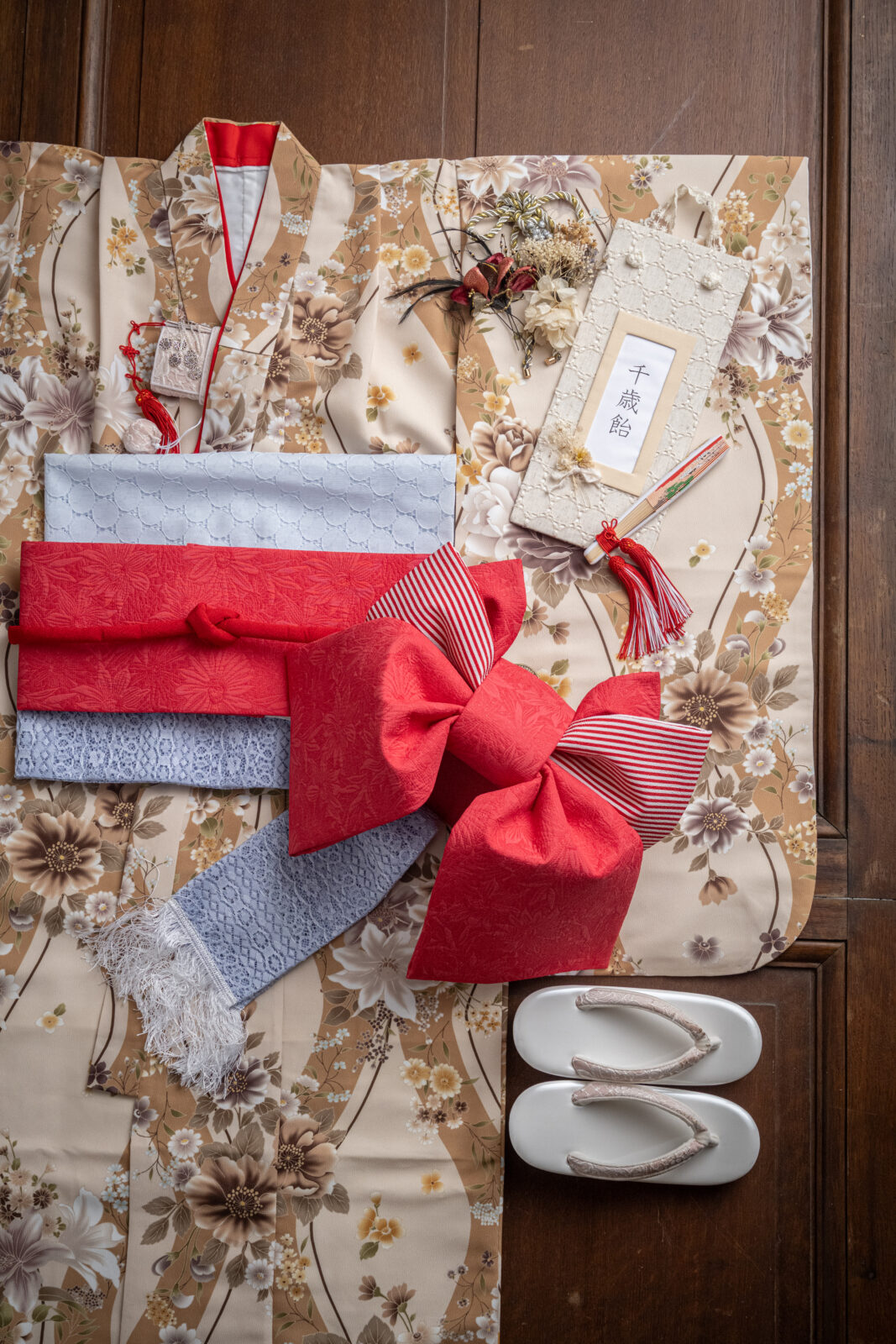 7歳 女児 ベージュ色 古典柄 115–130cm（studio ate 七五三衣装）